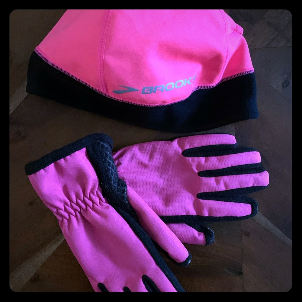 Brooks Cap and unknown brand gloves